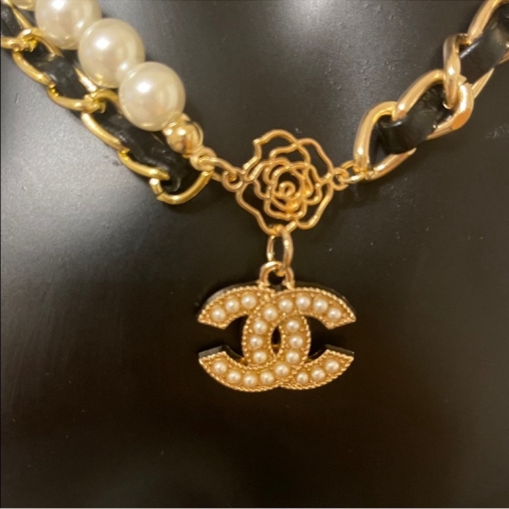 Chanel Gold and Black Link Chain Necklace with Pearl Accents - Picture 2 of 9